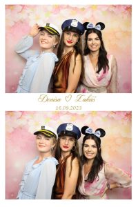 Koláž dvoch fotiek kamarátok nevesty s klobúkovými rekvizitami pred ružovkastým fotopozadím.